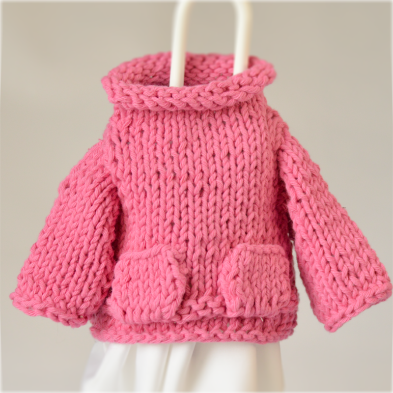 Dla lalki szmacianki ręcznie robiony sweterek na drutach